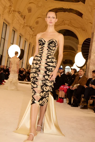 Look 12